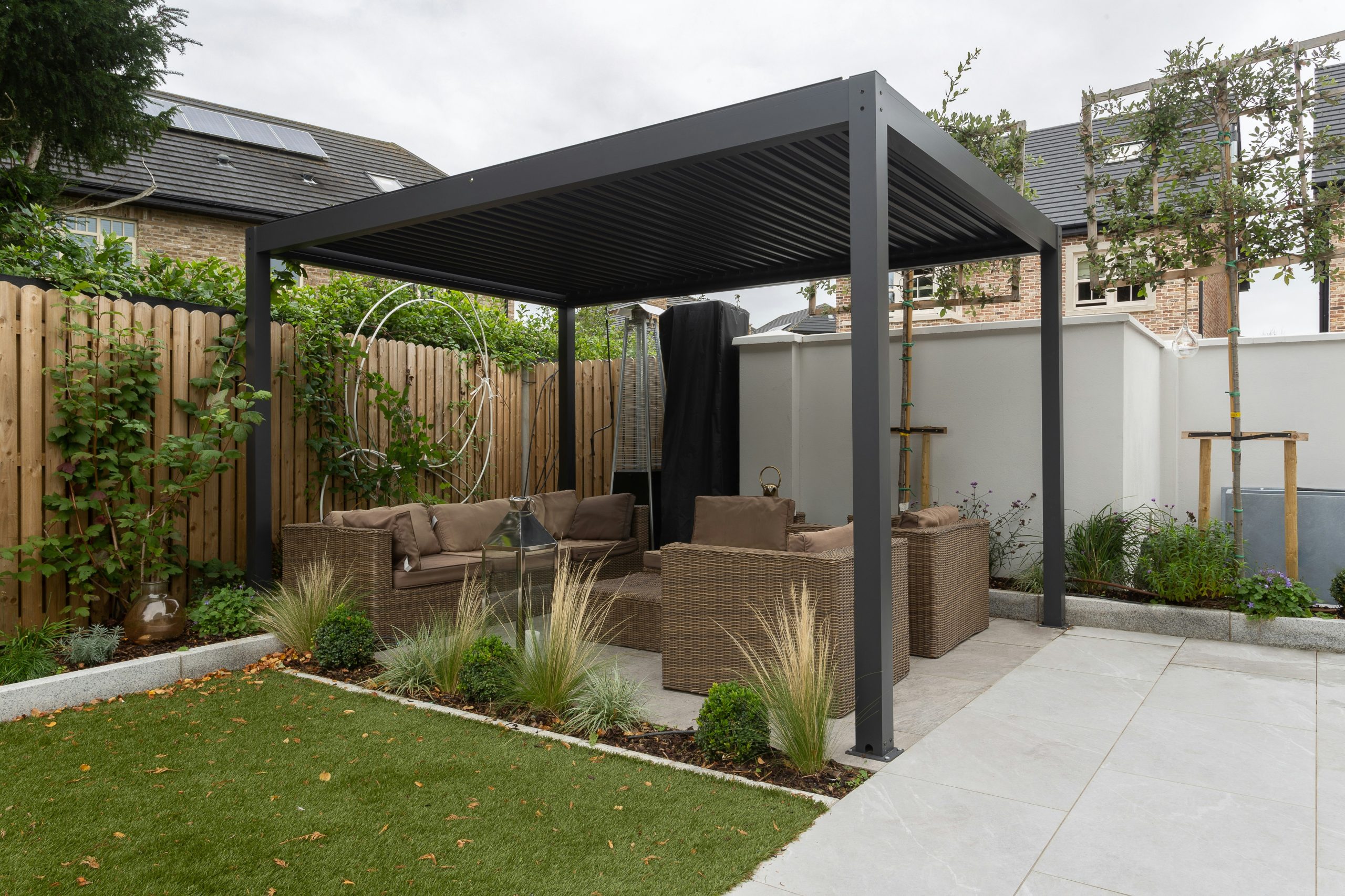 The Versatile World of Motorized Louvered Pergolas: Functionality and Style Combined